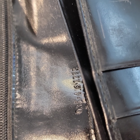 Authentic Gucci patent kisslock compact wallet - Picture 9 of 11